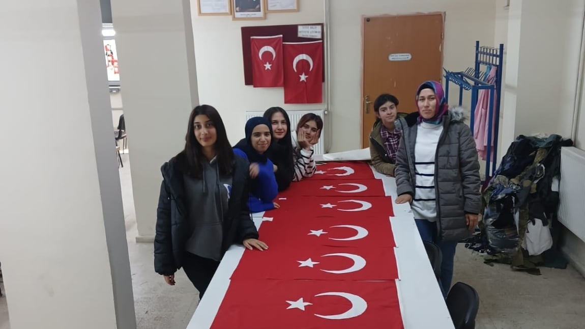 10A MODA TASARIMI ÖĞRENCİLERİNDEN GÜZEL ÇALIŞMA